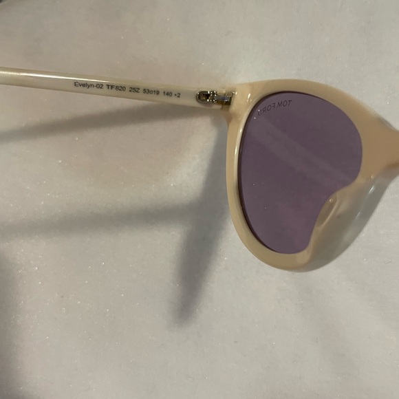 Tom Ford cat eye ivory sunglasses. - Picture 3 of 6
